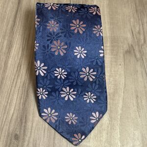 City Of London 100% Imported Silk Made In USA Floral New Money Tie